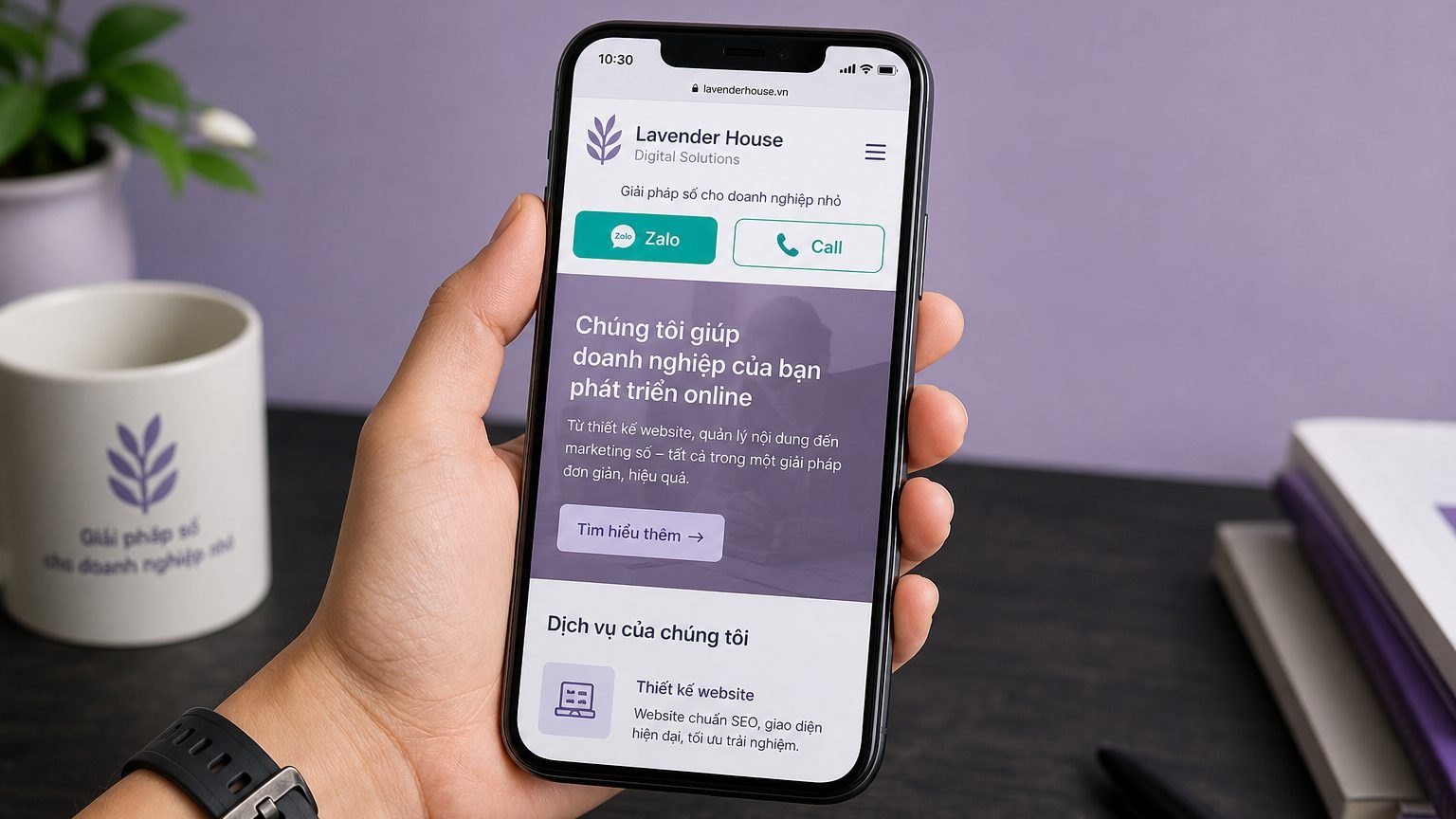 Điện thoại mở website doanh nghiệp, nút Zalo và Gọi nằm ngay phần đầu trang